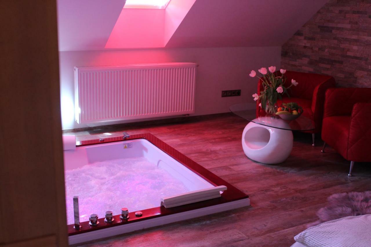 Romanticky Wellness Suite Hotel Heinz Dobris Exterior foto